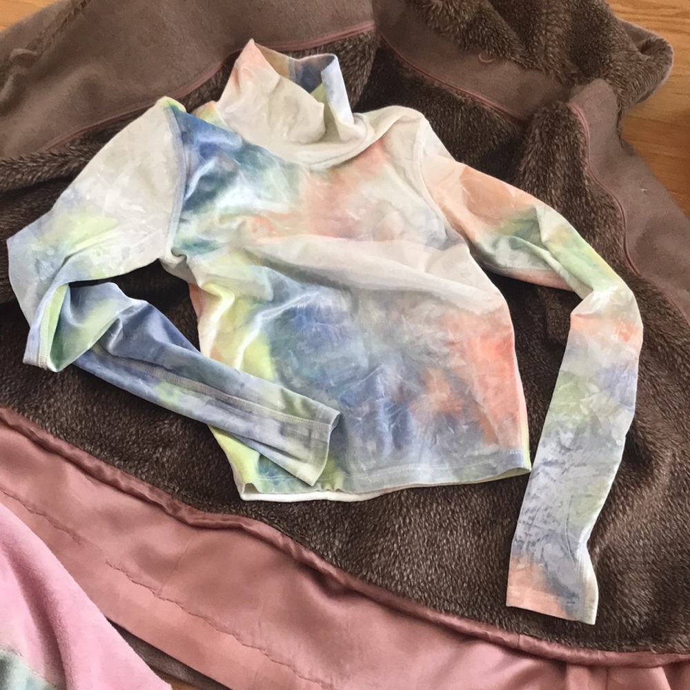 aritzia wilfred free colourful moon turtleneck